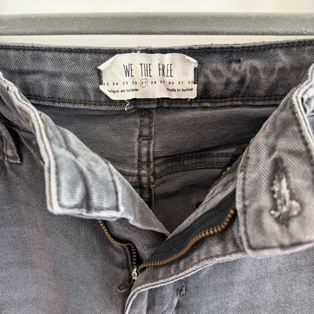 Free People We The Free Sz 27 Jeans Grey Black Embroidered Floral Denim Raw Hem - Picture 8 of 16